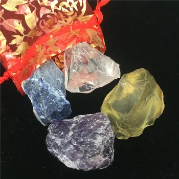 Скъпоценни камъни смесване на събрание на някоя скала занаяти груби камъни Кристали образци от естествени минерали за художествената колекция