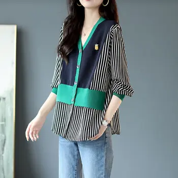 Раирана тениска дамска блуза с дълги ръкави 2022 вязаный пуловер зашити риза Корейската версия с v-образно деколте свободна фалшива блуза от две части