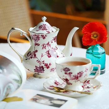 Комплект чаши кафе на ретро синьо-бяла, керамична кана за кафе и чашата за кафе изискан английски следобеден чай чаша чай арабски кафе в стаята
