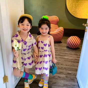 Комплекти летни дрехи с принтом сърцето си за момчетата в корейски стил, модерно однобортное рокля-комбинация за малки момичета