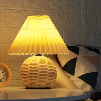 Ретро Ратанови Плиссированная Нощна лампа 3 Топла Светлина, което променя Настолна Лампа, Захранва от USB за Вътрешната Хол, Спалня, Настолен Осветление